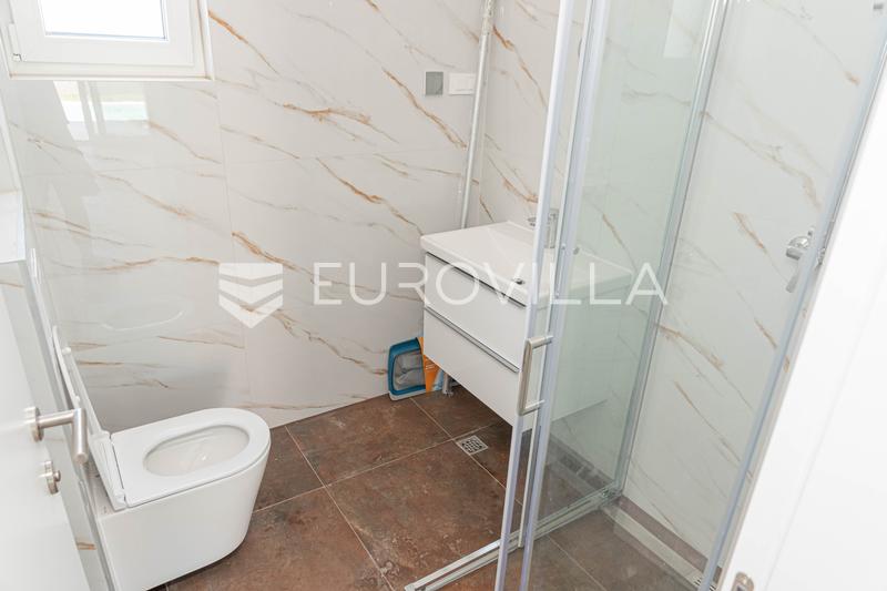 Tribunj, novo edifício, apartamento no rés-do-chão com piscina, 133,46 m² - 8