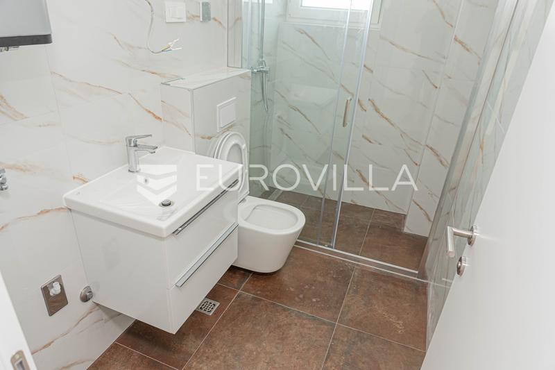 Tribunj, novo edifício, apartamento no rés-do-chão com piscina, 133,46 m² - 14