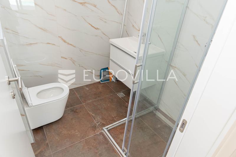 Tribunj, novo edifício, apartamento no rés-do-chão com piscina, 133,46 m² - 9