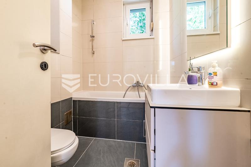 Zagreb, Blato, an attractive three-room apartment with parking of 74 m² - 6