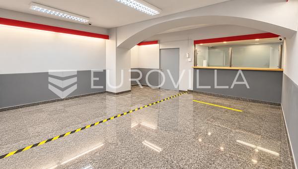 Senj, centrum, přízemní nebytové prostory o rozloze 51 m² na prodej