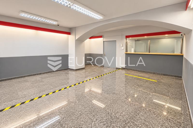 Senj, centrum, přízemní nebytové prostory o rozloze 51 m² na prodej - 1