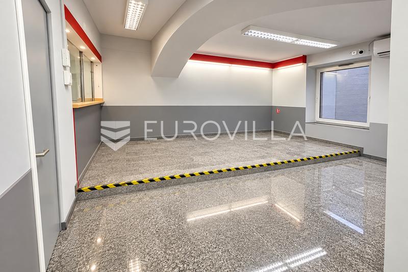 Senj, centrum, přízemní nebytové prostory o rozloze 51 m² na prodej - 2