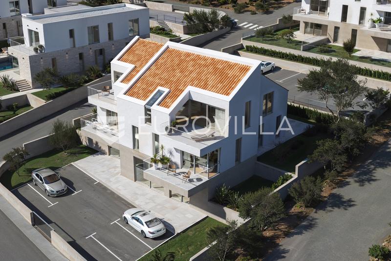 Brač, Supetar, dvosoban penthouse u potkrovlju s pogledom na more