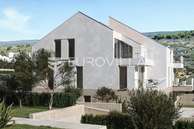 Brač, Supetar, dvosoban penthouse u potkrovlju s pogledom na more