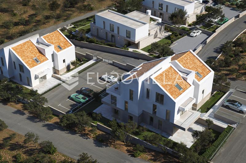 Brač, Supetar, dvosoban penthouse u potkrovlju s pogledom na more