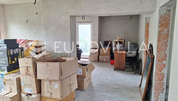 Karlovac, Udbinja, 293 m² ev, 3 daireli