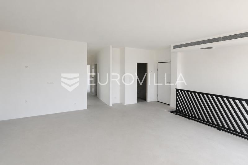 Remete - Apartamento de luxo duplex com quatro quartos, 160,30 m², com jardim privado, quatro lugares de estacionamento - 2