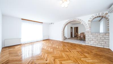 Zagreb, Gračani, upea kolmikerroksinen viiden makuuhuoneen huoneisto puutarhalla, 278,66 m²