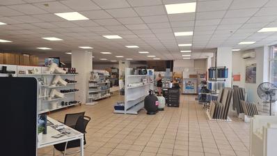 Istrie, Pula, komerční prostor 531,81 m² s parkováním na frekventovaném místě