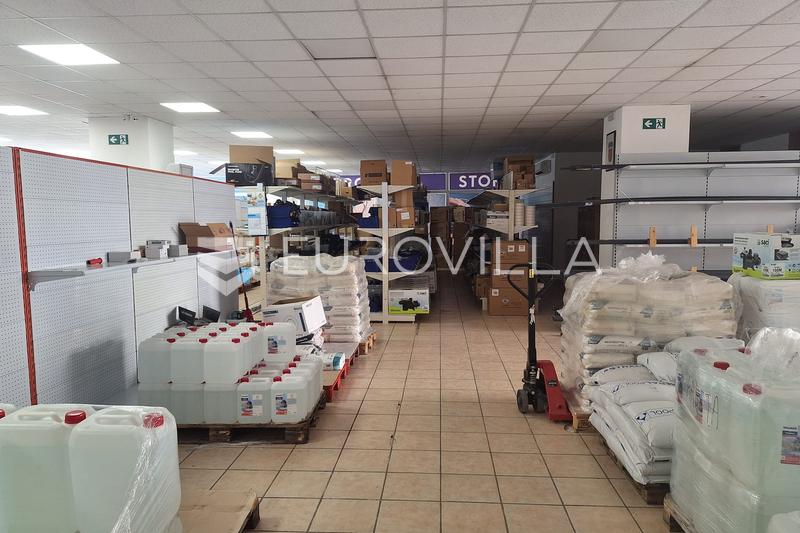 Istria, Pula, commercial space 531.81 m² with parking in a busy location - 3