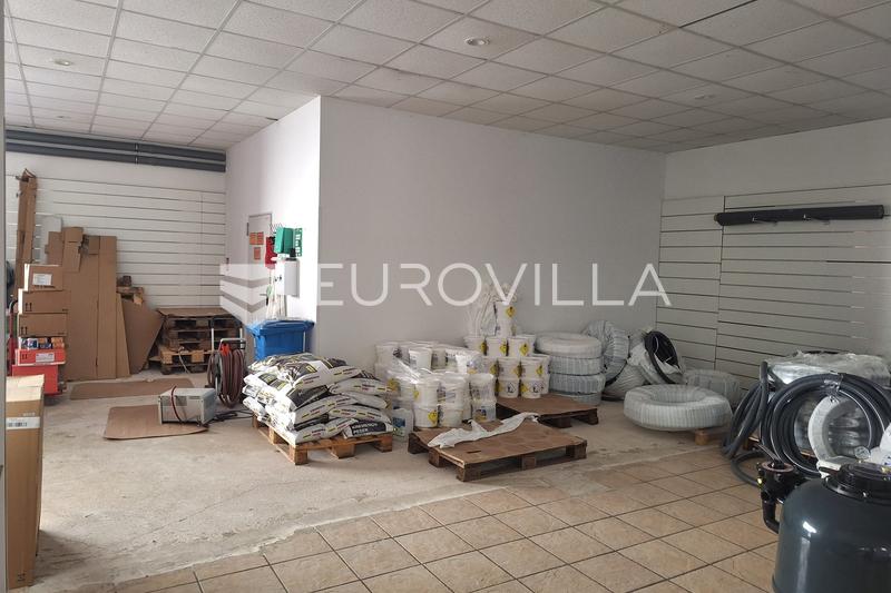 Istria, Pula, commercial space 531.81 m² with parking in a busy location - 8