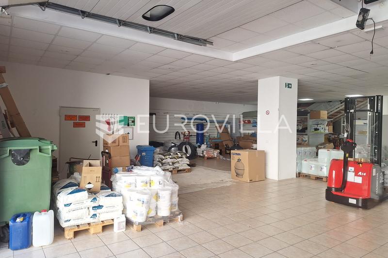 Istria, Pula, commercial space 531.81 m² with parking in a busy location - 7