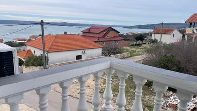 Jasenice, Maslenica, schönes Doppelhaus mit vier separaten Wohneinheiten direkt am Meer