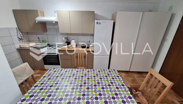 Karlovac, Zadobarje, appartement 25 m², récemment rénové avec terrasse