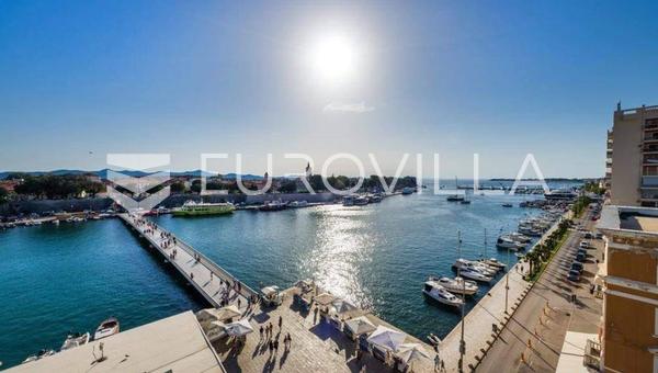 Zadar, Branimirova obala, moderan stan na izvrsnoj lokaciji s pogledom na more
