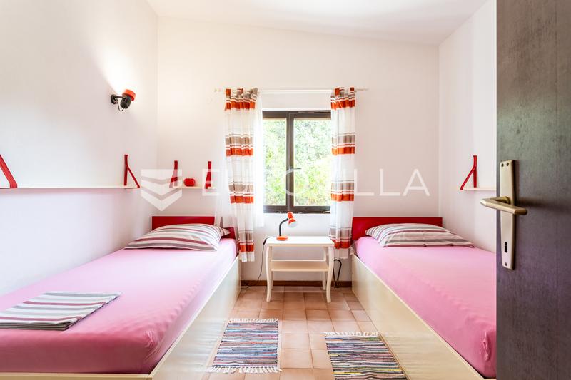 Solta, Necujam - Kiinteistö tilavalla 3 843 m²:n tontilla ensimmäisellä rivillä meren rannalla - 9