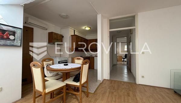 Đakovo, Centar, trosoban stan 61 m² sa spremištem