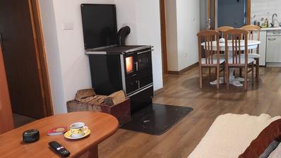 Saborsko, Licka Jesenica, dom 280 m2, spokojna lokalizacja.