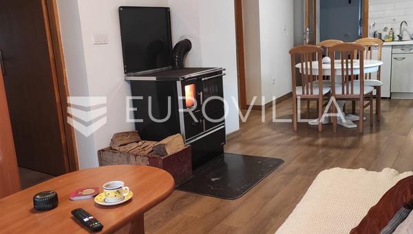 Saborsko, Licka Jesenica, 280 m2 ev, sakin konum