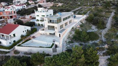 Rogoznica, Ražanj, luxusvilla építés alatt, egyedi helyen, közvetlenül a tengerparton.