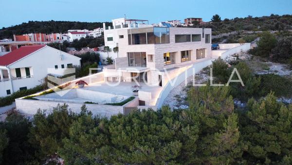 Rogoznica, Razanj, eşsiz bir konumda, denize sıfır lüks villa inşaatı devam ediyor.