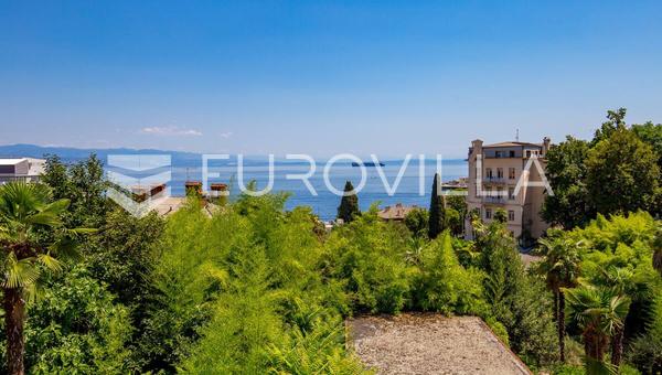 Opatija, felújított lakás, 100 m², második sor a tengertől, két erkéllyel.