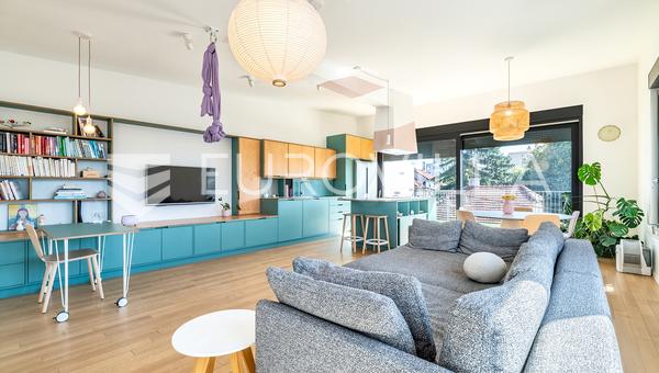 Zagreb, Tresnjevka, penthouse de trois chambres avec parking et terrasse