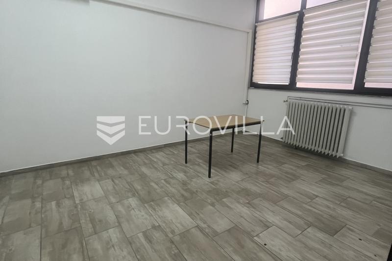 Slavonski Brod, 66 m² Local comercial en alquiler - 2