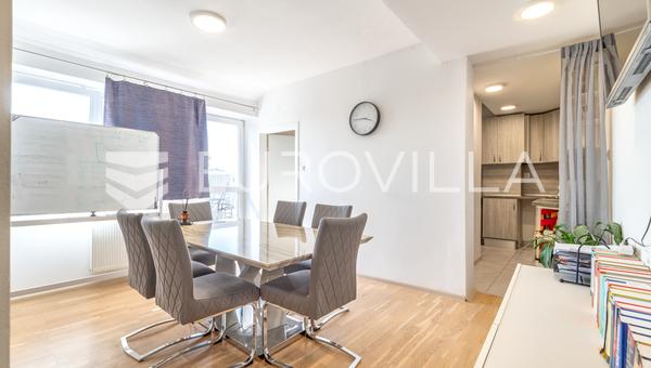 Zagreb, Amruševa, amplio apartamento de cinco dormitorios, 129 m²