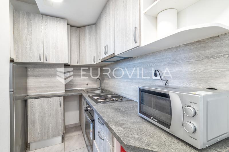 Zagreb, Amruševa, šesterosoban stan NKP 129 m2