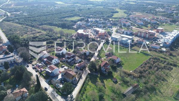 Pula, Valdebek: Çok Konutlu Gelişim İçin Geniş 11527 m² Arsa, Ayrıcalıklı Konum
