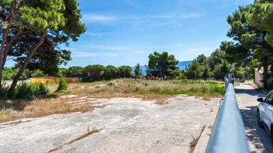 Brac, Bol, byggetomt med tillatelse, 733 m²