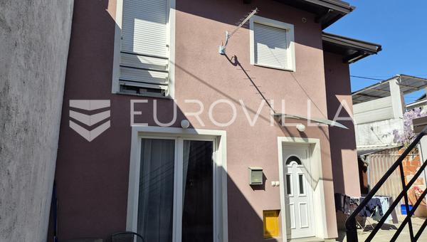 Zagreb, Trnje, casa com dois apartamentos, total 103 m²