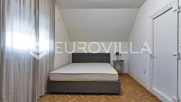 Aljmas - eladó, egy szép, jól karbantartott nyaraló 87 m² területtel