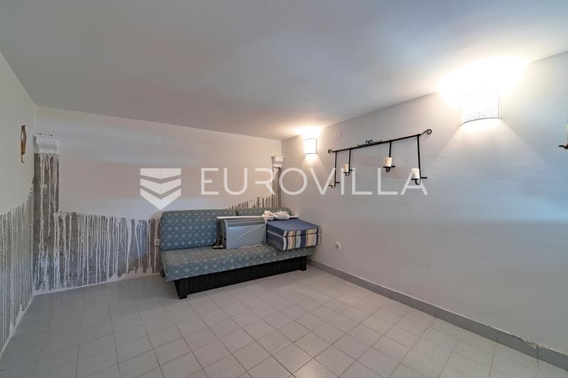 Aljmas - eladó, egy szép, jól karbantartott nyaraló 87 m² területtel - 14