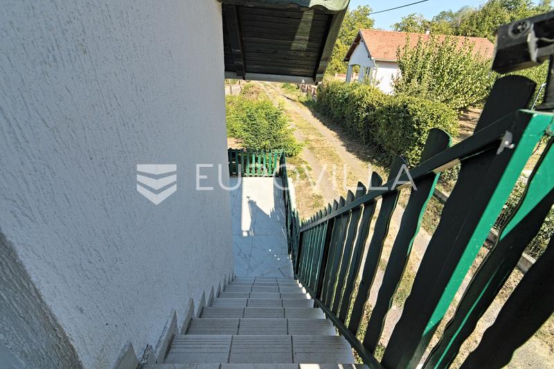 Aljmas - eladó, egy szép, jól karbantartott nyaraló 87 m² területtel - 8