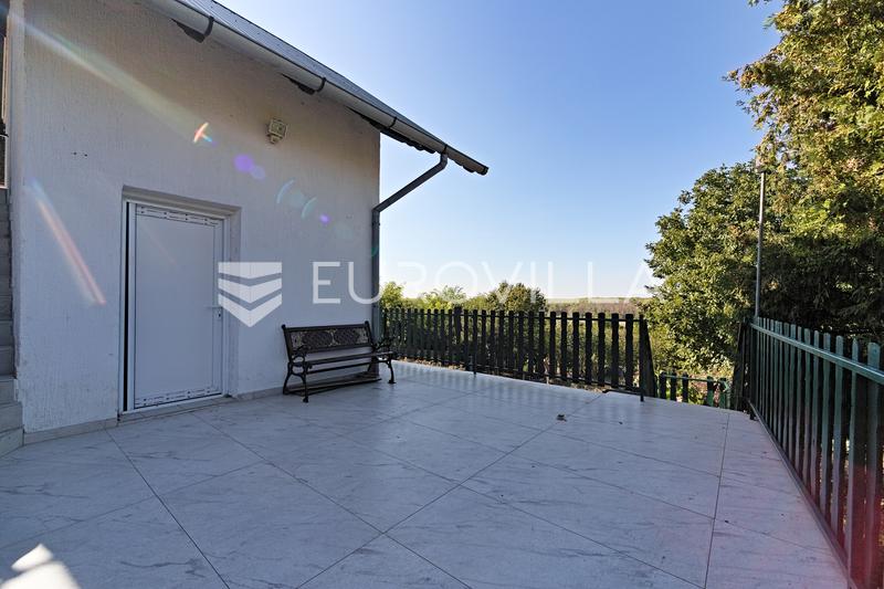 Aljmas - eladó, egy szép, jól karbantartott nyaraló 87 m² területtel - 10