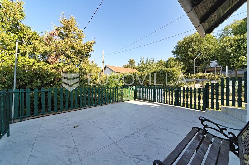 Aljmas - eladó, egy szép, jól karbantartott nyaraló 87 m² területtel - 11