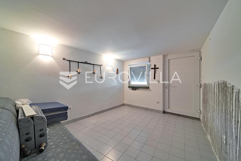 Aljmas - eladó, egy szép, jól karbantartott nyaraló 87 m² területtel - 16
