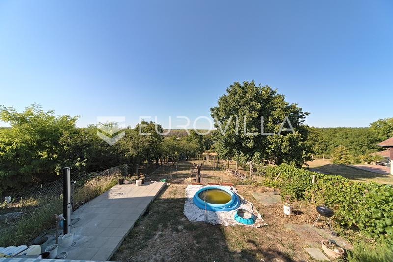 Aljmas - eladó, egy szép, jól karbantartott nyaraló 87 m² területtel - 13