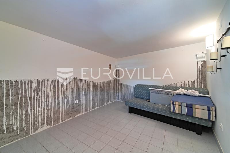 Aljmas - eladó, egy szép, jól karbantartott nyaraló 87 m² területtel - 15
