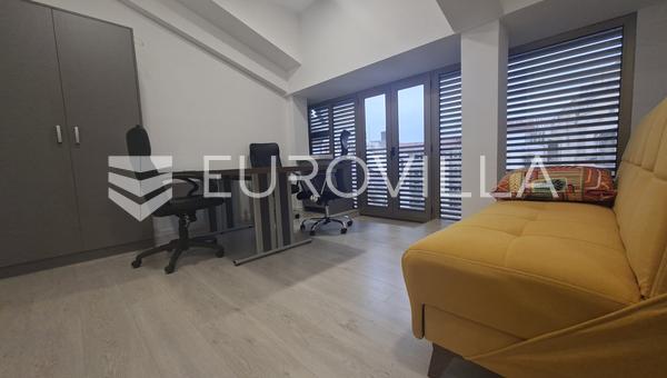 Rijeka, centar, uredski prostor 23 m² u zgradi s liftom