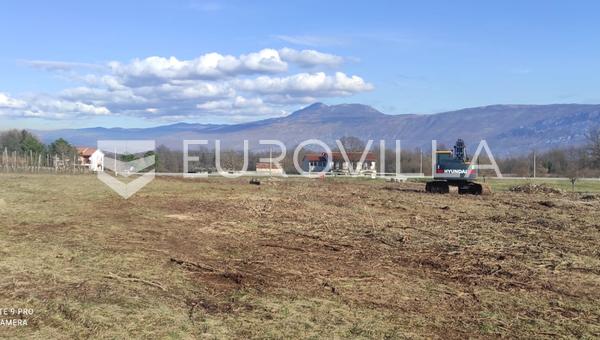 Istra, Kršan - prostrano građevinsko zemljište uz prometnicu, 10,787 m2