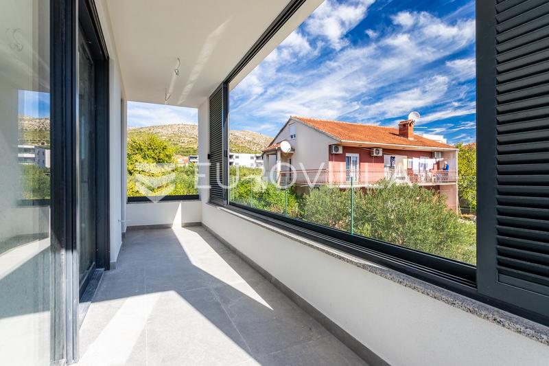 Trogir, apartamento de dos dormitorios en el primer piso con balcón - 11
