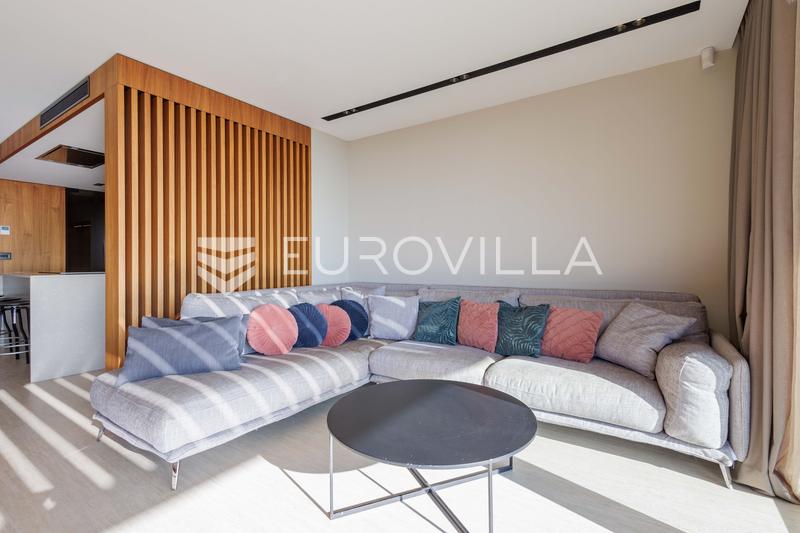 Istra, Novigrad, luksuzan penthouse 135 m², dvije spavaće sobe, pogled na more, parking