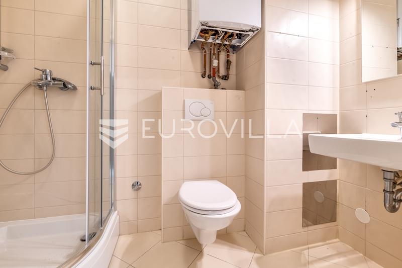 Zagreb, Gajnice, jedinstven kompleks dvije, zgrade novije gradnje po 700 m² s okućnicom 10.000 m² - 4