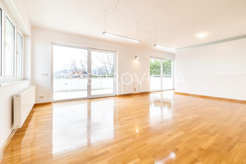 Zagreb, Gajnice, jedinstven kompleks dvije, zgrade novije gradnje po 700 m² s okućnicom 10.000 m² - 16