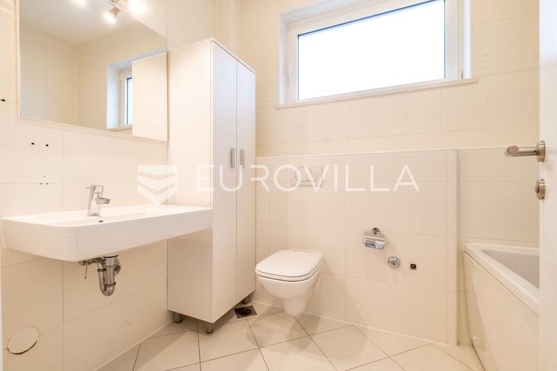 Zagreb, Gajnice, jedinstven kompleks dvije, zgrade novije gradnje po 700 m² s okućnicom 10.000 m² - 14