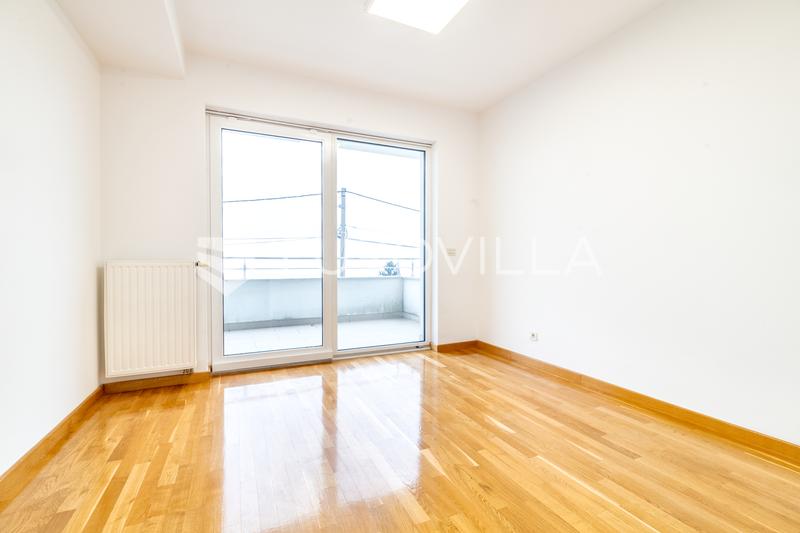 Zagreb, Gajnice, jedinstven kompleks dvije, zgrade novije gradnje po 700 m² s okućnicom 10.000 m² - 12